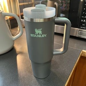 Stanley Tumbler with handle